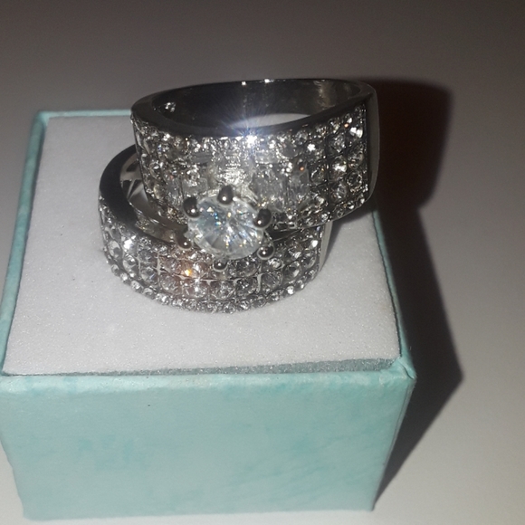 White topaz wedding ring set size 9 new - Picture 3 of 3